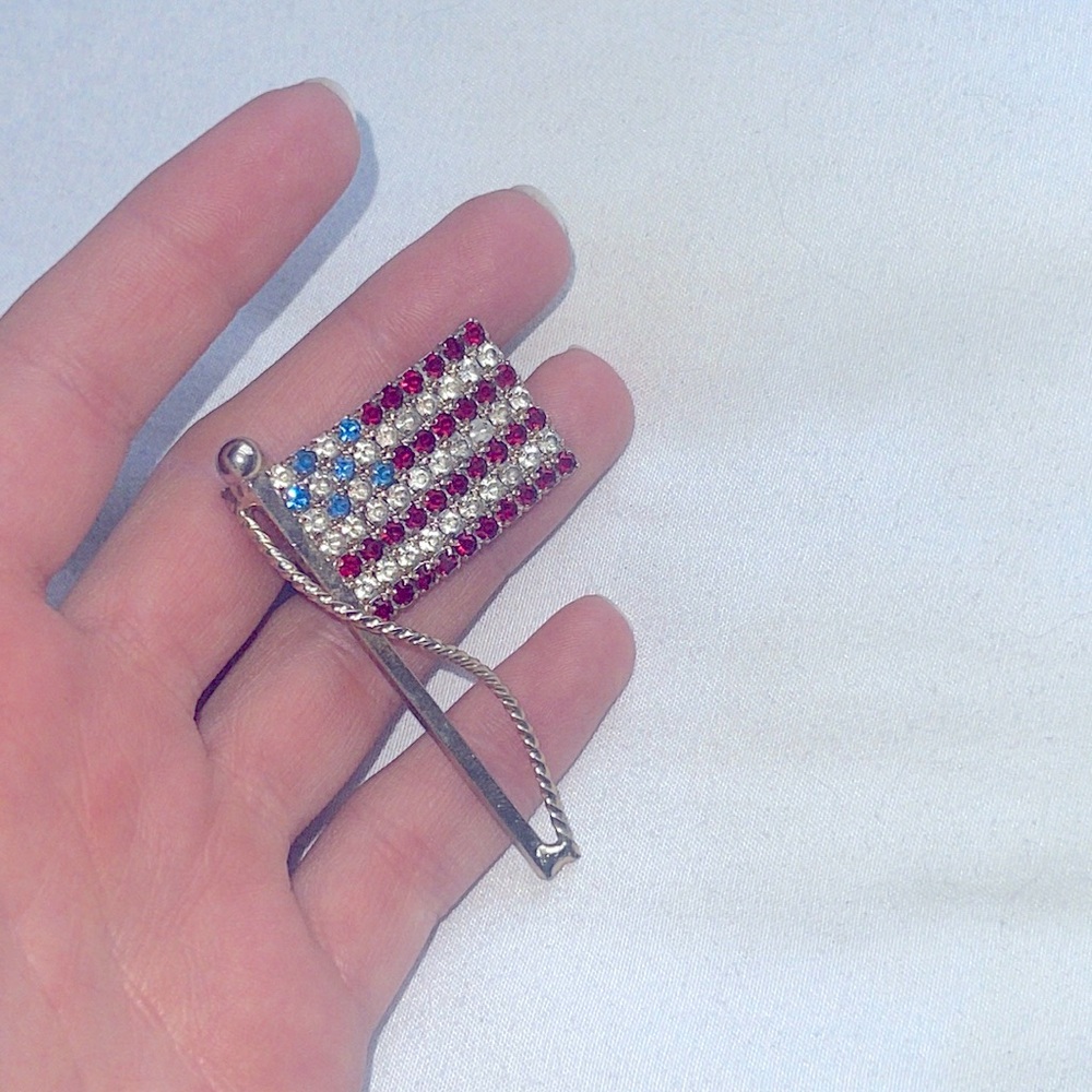 Vintage Brooch 🇺🇸
